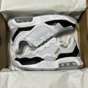 Size 8 mens jordans new in box never worn